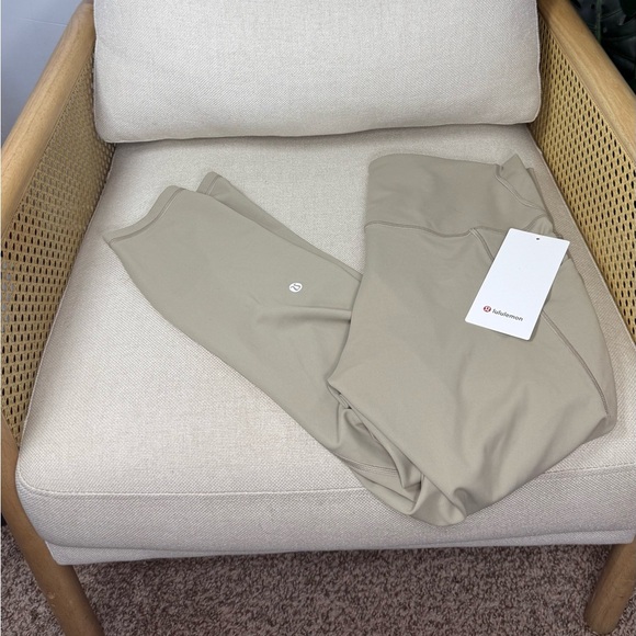 NWT Wunder Train High-Rise Tight With Pockets 25" Size 14 - Picture 3 of 8